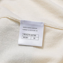 Load image into Gallery viewer, CHANEL シャネル ロゴ カーディガン P61427K46799 ０番台 ホワイト ブルー カシミヤ サイズ 36 美品 中古 4b010311