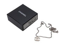 Load image into Gallery viewer, CHANEL シャネル ココマーク ネックレス A26983 重量約7.0g 06V刻印 全長約43.5cm メタル シルバー 美品 中古 4b001034