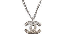 Load image into Gallery viewer, CHANEL シャネル ココマーク ネックレス A26983 重量約7.0g 06V刻印 全長約43.5cm メタル シルバー 美品 中古 4b001034