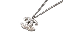 Load image into Gallery viewer, CHANEL シャネル ココマーク ネックレス A26983 重量約7.0g 06V刻印 全長約43.5cm メタル シルバー 美品 中古 4b001034