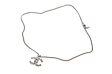 Load image into Gallery viewer, 極美品 CHANEL シャネル ココマーク ネックレス 重量約7.9g 04V刻印 全長約43cm ラインストーン メタル シルバー クリア 中古 4b001036