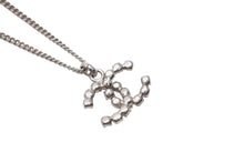 Load image into Gallery viewer, 極美品 CHANEL シャネル ココマーク ネックレス 重量約7.9g 04V刻印 全長約43cm ラインストーン メタル シルバー クリア 中古 4b001036