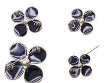 Load image into Gallery viewer, 極美品 CHANEL シャネル カメリア ブローチ 重量約17.6g 07A刻印 ココマーク レジン メタル GP ゴールド ブルー 中古 4b001047