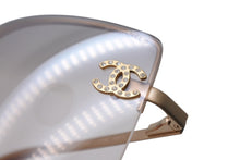 Load image into Gallery viewer, 極美品 CHANEL シャネル リムレス サングラス 4092-B c.102/8Z サイズ62□15 120 ココマーク ラインストーン ブラウン ゴールド 中古 4b001055