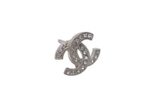 Load image into Gallery viewer, CHANEL シャネル ココマーク ピアス 重量約2.5g C19V刻印 メタル ラインストーン シルバー 両耳用 美品 中古 4b001056