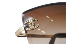 Load image into Gallery viewer, CHANEL シャネル リムレス サングラス 4092-B c.125/13 サイズ62□15 120 ココマーク ラインストーン ブラウン ゴールド 良品 中古 4b001062