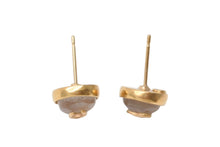 Load image into Gallery viewer, 極美品 CHANEL シャネル ココマーク ピアス 重量約2.4g d66刻印 メタル ラインストーン GD ゴールド クリア 両耳用 中古 4b001064