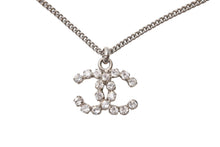 Load image into Gallery viewer, 極美品 CHANEL シャネル ココマーク ネックレス 重量約7.7g 05V刻印 全長約43.5cm ラインストーン メタル シルバー クリア 中古 4b001067
