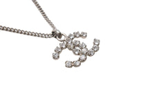 Load image into Gallery viewer, 極美品 CHANEL シャネル ココマーク ネックレス 重量約7.7g 05V刻印 全長約43.5cm ラインストーン メタル シルバー クリア 中古 4b001067