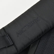 Load image into Gallery viewer, 新品同様品 ARC'TERYX アークテリクス ロゴ リュック バックパック 25815 ポリエステル ナイロン ブラック金具 中古 4b010924