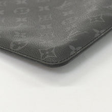 Load image into Gallery viewer, LOUIS VUITTON ルイヴィトン モノグラムエクリプス ポシェットヴォワヤージュMM クラッチバッグ M61692 ブラック レザー レインボー金具 美品 中古 4b011050