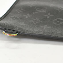 Load image into Gallery viewer, LOUIS VUITTON ルイヴィトン モノグラムエクリプス ポシェットヴォワヤージュMM クラッチバッグ M61692 ブラック レザー レインボー金具 美品 中古 4b011050