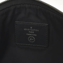 Load image into Gallery viewer, LOUIS VUITTON ルイヴィトン モノグラムエクリプス ポシェットヴォワヤージュMM クラッチバッグ M61692 ブラック レザー レインボー金具 美品 中古 4b011050