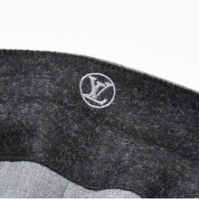 Load image into Gallery viewer, LOUIS VUITTON ルイヴィトン スーツ セットアップ RM192 NYU HHJ72E グレー アンティークゴールド金具 46 美品 中古 4b011315
