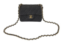 Load image into Gallery viewer, CHANEL シャネル デニム ミニマトラッセ 17 チェーンショルダーバッグ 6番台 ココマーク ブラック系 ゴールド金具 美品 中古 4b001144