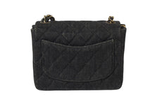 Load image into Gallery viewer, CHANEL シャネル デニム ミニマトラッセ 17 チェーンショルダーバッグ 6番台 ココマーク ブラック系 ゴールド金具 美品 中古 4b001144