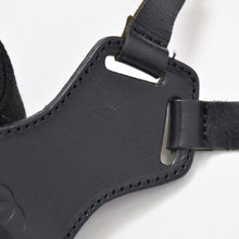 Load image into Gallery viewer, 極美品 CHANEL シャネル サスペンダー ロゴマーク ヴィンテージ ゴム レザー ブラック ゴールド 中古 4b011482