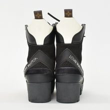 Load image into Gallery viewer, 極美品 LOUIS VUITTON ルイ ヴィトン ローリエ―トライン アンクルブーツ 1A4W5K ブラック スウェード カーフ サイズ37 中古 4b011769