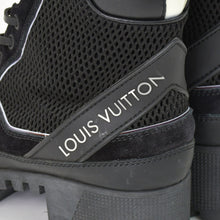 Load image into Gallery viewer, 極美品 LOUIS VUITTON ルイ ヴィトン ローリエ―トライン アンクルブーツ 1A4W5K ブラック スウェード カーフ サイズ37 中古 4b011769