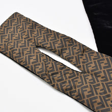 Load image into Gallery viewer, FENDI フェンディ ズッカ柄 スカーフ ブラウン ブラック ナイロン ベロア ロゴ 小物 マフラー 美品 中古 4b011779