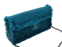 Load image into Gallery viewer, 極美品 CHANEL シャネル イーストウエスト チェーンワンショルダーバッグ 7番台 ココマーク ツイード レザー ブルー 中古 4b001179