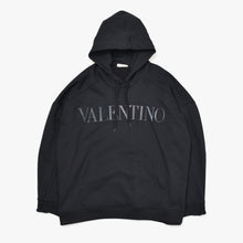 Load image into Gallery viewer, 極美品 Valentino ヴァレンチノ ロゴ パーカー XVOMF21V8F9 ブラック コットン サイズM XVOMF21V8F9 中古 4b011791
