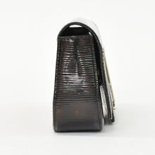Load image into Gallery viewer, LOUIS VUITTON ルイヴィトン クラッチバッグ エピ ポシェット ソブ ノワール×シルバー エピ エレクトリック セカンドバッグ カラー ブラック 美品 中古 4b011875