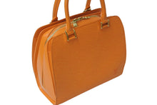 Load image into Gallery viewer, 極美品 LOUIS VUITTON ルイヴィトン ポンヌフ ハンドバッグ M5205H エピレザー マンダリン ゴールド金具 中古 4b001188