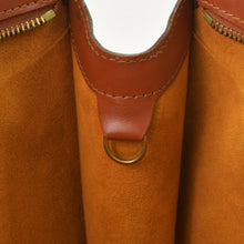 Load image into Gallery viewer, LOUIS VUITTON ルイヴィトン トートバッグ M52263 サンジャック エピ ショルダーバッグ ブラウン エピレザー ゴールド金具 美品 中古 4b011893