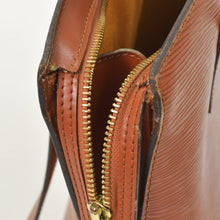 Load image into Gallery viewer, LOUIS VUITTON ルイヴィトン トートバッグ M52263 サンジャック エピ ショルダーバッグ ブラウン エピレザー ゴールド金具 美品 中古 4b011893