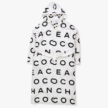 画像をギャラリービューアに読み込む, 新品同様 CHANEL シャネル ロゴ バスローブ ジャケット P74329V66015 ガウン ブラック ホワイト サイズM 中古 4b012150