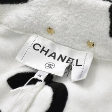 画像をギャラリービューアに読み込む, 新品同様 CHANEL シャネル ロゴ バスローブ ジャケット P74329V66015 ガウン ブラック ホワイト サイズM 中古 4a000083