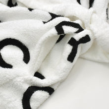 画像をギャラリービューアに読み込む, 新品同様 CHANEL シャネル ロゴ バスローブ ジャケット P74329V66015 ガウン ブラック ホワイト サイズM 中古 4b012150