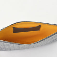 Load image into Gallery viewer, GOYARD ゴヤール セナMM クラッチバッグ ヘリンボーン柄 グレー PVC レザー シルバー金具 美品 中古 4b012233