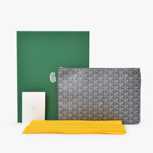 Load image into Gallery viewer, GOYARD ゴヤール セナMM クラッチバッグ ヘリンボーン柄 グレー PVC レザー シルバー金具 美品 中古 4b012233