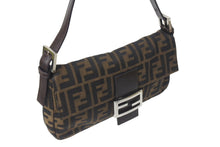 画像をギャラリービューアに読み込む, FENDI フェンディ マンマバケット ワンショルダーバッグ 26424 ズッカ柄 ブラウン キャンバス レザー シルバー金具 美品 中古 4b001231