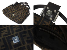 画像をギャラリービューアに読み込む, FENDI フェンディ マンマバケット ワンショルダーバッグ 26424 ズッカ柄 ブラウン キャンバス レザー シルバー金具 美品 中古 4b001231