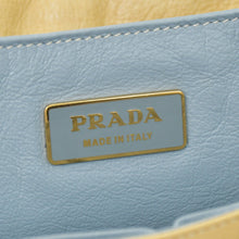 Load image into Gallery viewer, 極美品 PRADA プラダ ワンショルダーバッグ BR2396 レザー ベージュ ブルー サウンドロック マットゴールド金具 中古 4b012451
