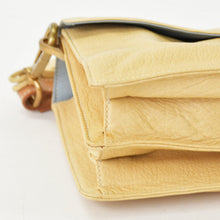 Load image into Gallery viewer, 極美品 PRADA プラダ ワンショルダーバッグ BR2396 レザー ベージュ ブルー サウンドロック マットゴールド金具 中古 4b012451