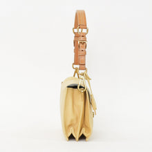Load image into Gallery viewer, 極美品 PRADA プラダ ワンショルダーバッグ BR2396 レザー ベージュ ブルー サウンドロック マットゴールド金具 中古 4b012451