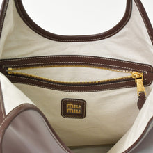 Load image into Gallery viewer, 新品同様 MIUMIU ミュウミュウ Ivy Leather Bag アイビー レザーハンドバッグ 5BG231 ブラウン ロゴパッチ ゴールド金具 中古 4b012483