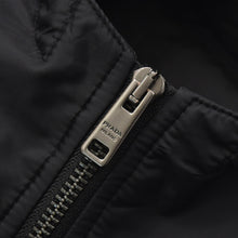 Load image into Gallery viewer, 新品未使用 PRADA プラダ ウール コート ナイロン ブラック サイズ50R UC4120R1821FQX 中古 4b012519