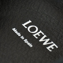 Load image into Gallery viewer, 極美品 LOEWE ロエベ アナグラム アントンスリング ショルダーバッグ レザー ブラック シルバー金具 中古 4b012575