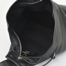 Load image into Gallery viewer, 極美品 LOEWE ロエベ アナグラム アントンスリング ショルダーバッグ レザー ブラック シルバー金具 中古 4b012575