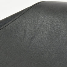 Load image into Gallery viewer, 極美品 LOEWE ロエベ アナグラム アントンスリング ショルダーバッグ レザー ブラック シルバー金具 中古 4b012575