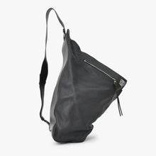 Load image into Gallery viewer, 極美品 LOEWE ロエベ アナグラム アントンスリング ショルダーバッグ レザー ブラック シルバー金具 中古 4b012575