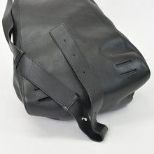 Load image into Gallery viewer, 極美品 LOEWE ロエベ アナグラム アントンスリング ショルダーバッグ レザー ブラック シルバー金具 中古 4b012575