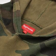 Load image into Gallery viewer, 極美品 SUPREME シュプリーム 16AW Hooded Waffle Thermal フーデッド ワッフル サーマル ウッドランドカモ サイズS 中古 4b012591
