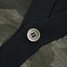 Load image into Gallery viewer, 極美品 COMME des GARCONS HOMME コムデギャルソンオム カモ柄 カーディガン HT-N002 ブラック グリーン コットン サイズS 中古 4b012598
