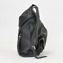 Load image into Gallery viewer, 極美品 LOEWE ロエベ Tバックパック リュック デイパック アナグラム カーフレザー ブラック シルバー金具 中古 4b012616